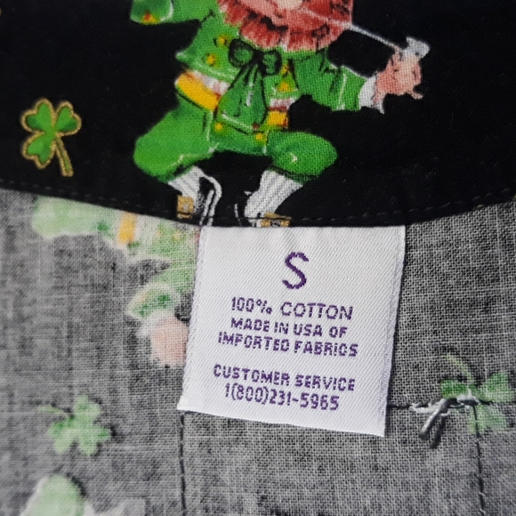 Leprechauns/Pot of Gold Scrub jacket - Picture 8 of 11